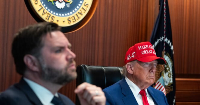 White House photo of Trump sparks conspiracy theory