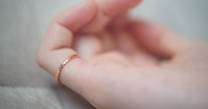 Women wearing rings on pinky fingers: What does it mean?