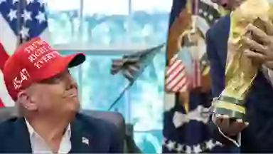 People deeply concerned about Trump’s health after new photo reveals ‘amount of foundation’ on hand